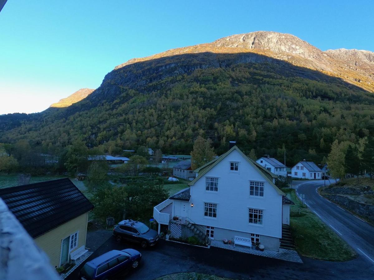 Hjelle Hotel Exterior photo