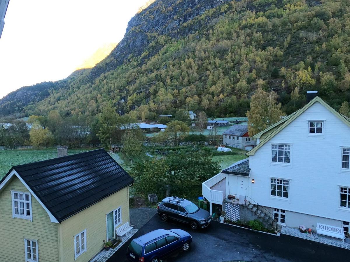 Hjelle Hotel Exterior photo