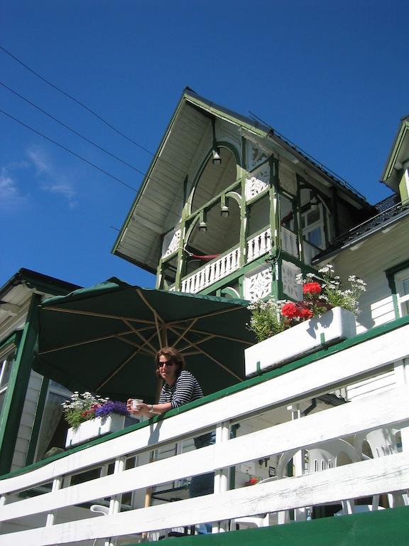 Hjelle Hotel Exterior photo