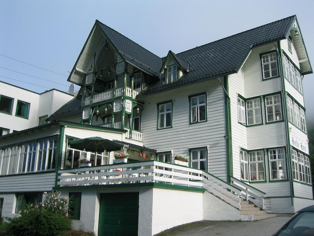 Hjelle Hotel Exterior photo